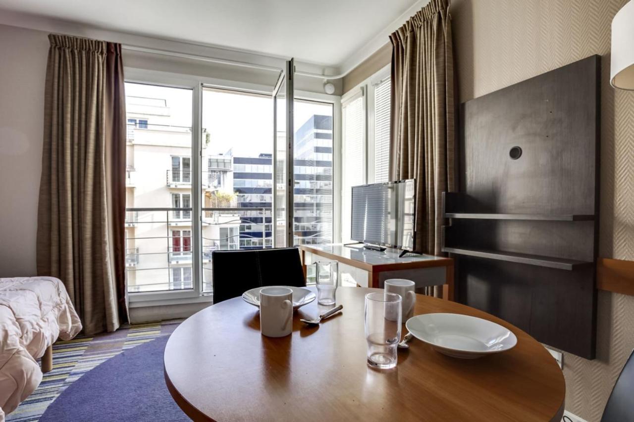 Guestready - Studio Cosy Pres Du Metro Issy-les-Moulineaux Exteriör bild